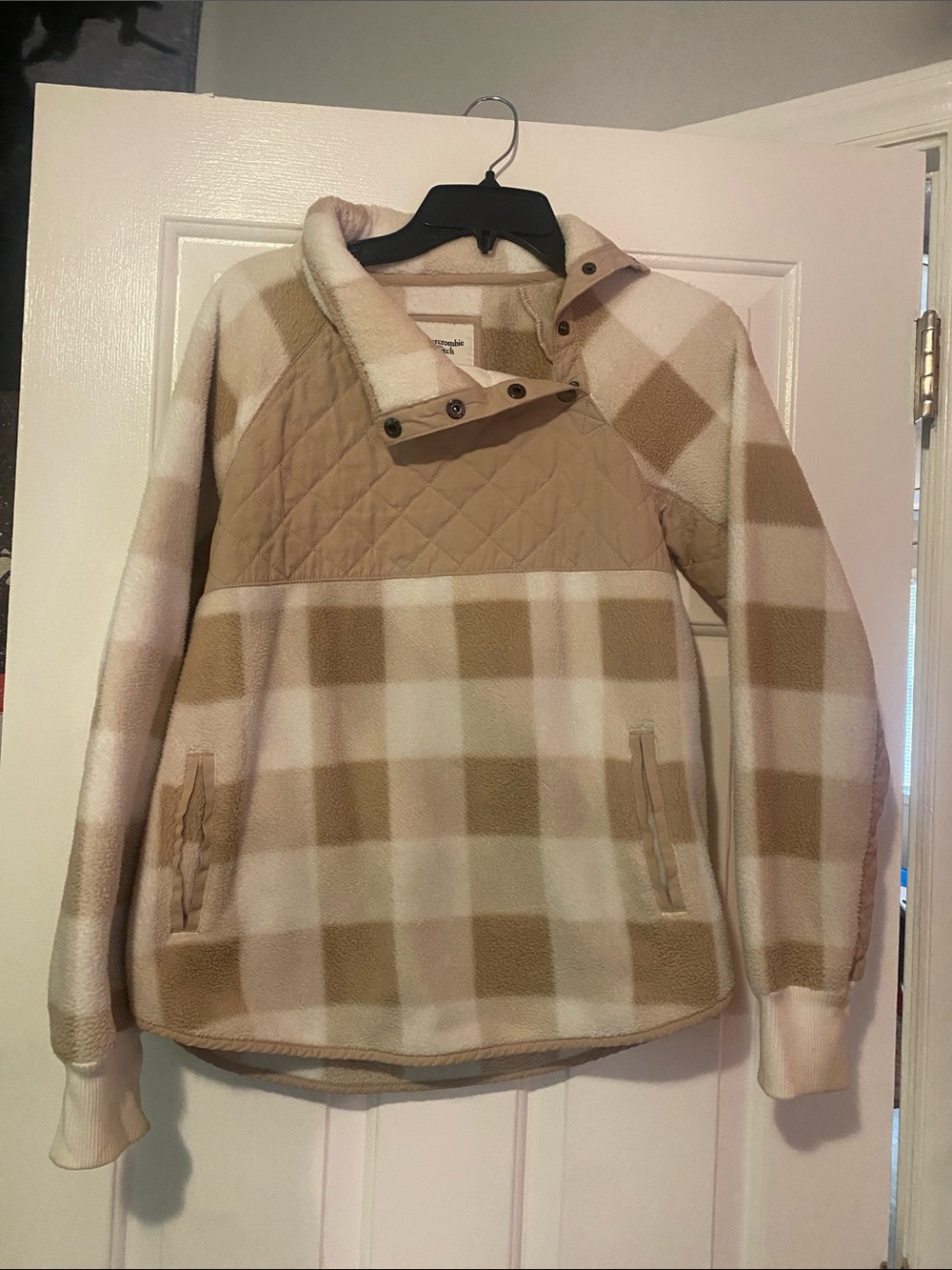 Abercrombie & Fitch Beige and Cream Plaid Fleece Pullover Jacket